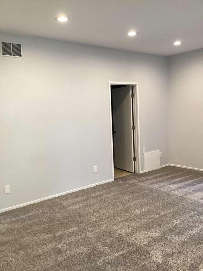 Building Photo - 4007 SW Fairhaven Ct