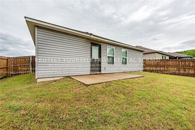 Building Photo - 968 S Brambling Ln