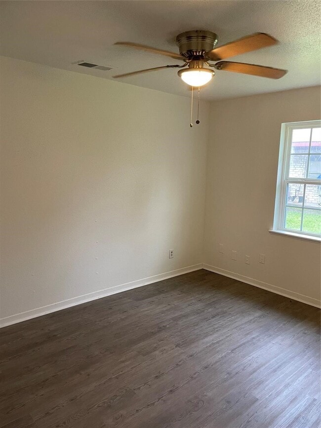 Building Photo - 9322 Nyssa St