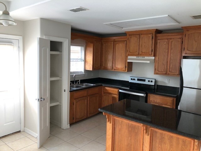 Building Photo - 4006 Park Pl