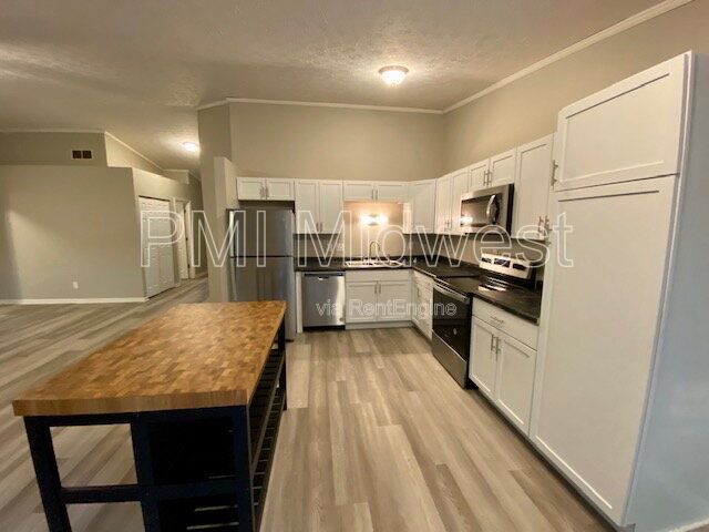 Building Photo - 1542 Creekside Ln