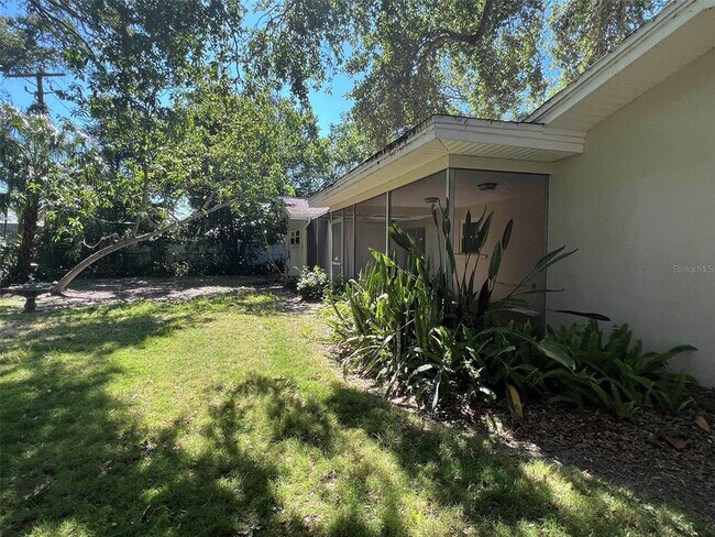 Building Photo - 3215 San Pedro St