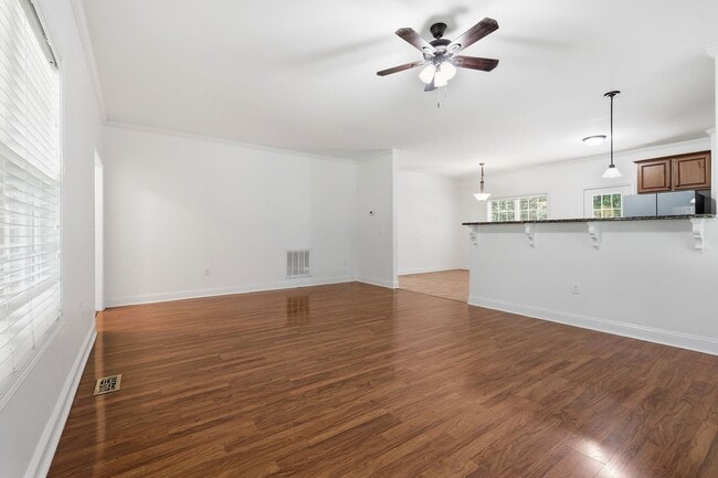 Building Photo - 3 Bed 2.5 Bath With wooded lot close to Fort Bragg!