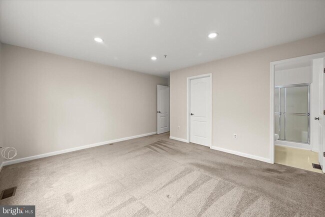 Building Photo - 45 Queen Neva Ct