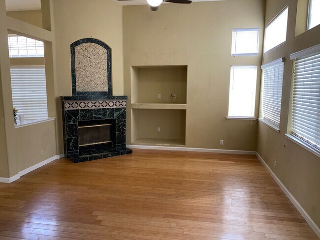 Building Photo - 8574 Tambor Way