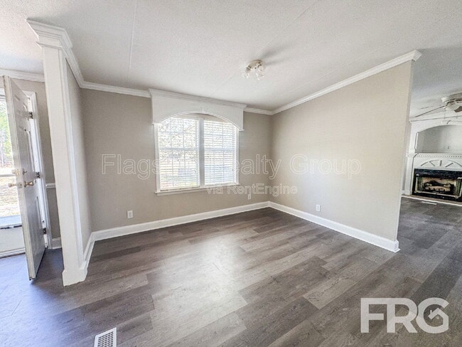 Building Photo - 2057 Oakley Rd