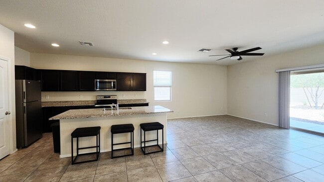 Building Photo - 3 bed in Casa Grande!