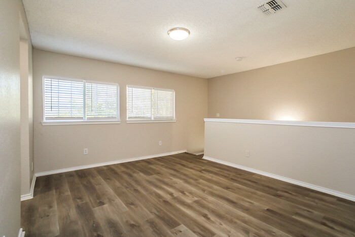 Building Photo - 324 Ellicott Dr