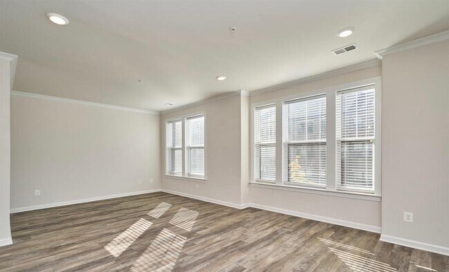 Building Photo - 45116 Kincora Dr