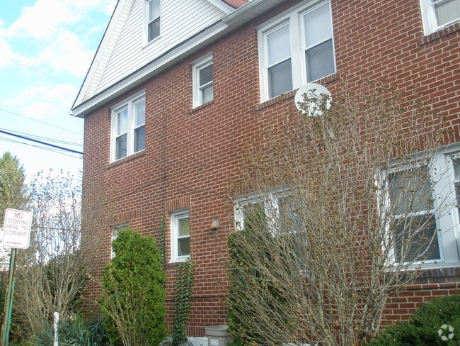 Building Photo - 115-119 Glen Head Rd