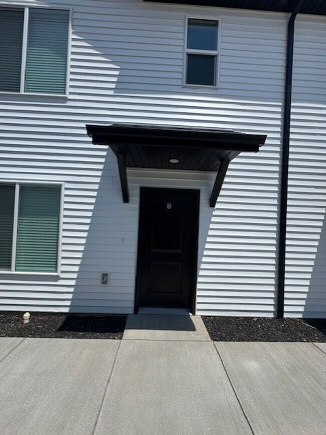 Building Photo - Room for Rent in Two Bedroom Unit