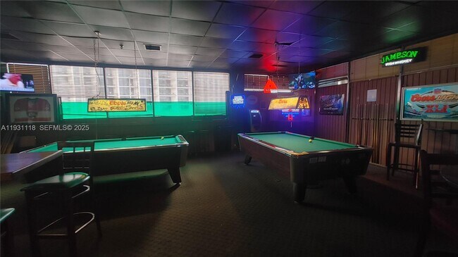 Building Photo - 555 NE 15th St