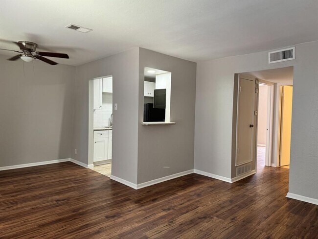 Primary Photo - 2101 6th St N