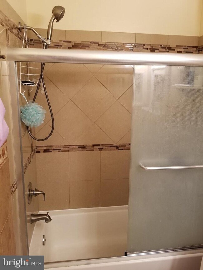 Building Photo - 8044 Inverness Ridge Rd