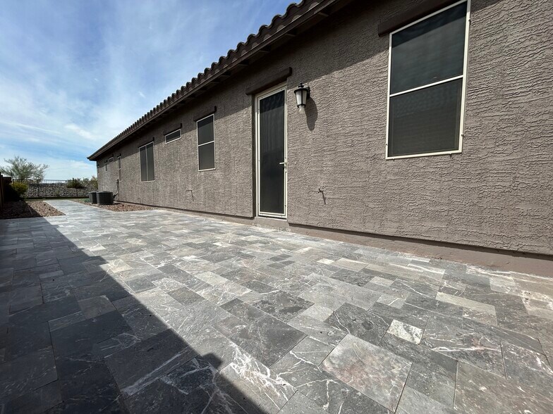 Building Photo - 12391 W Via Caballo Blanco