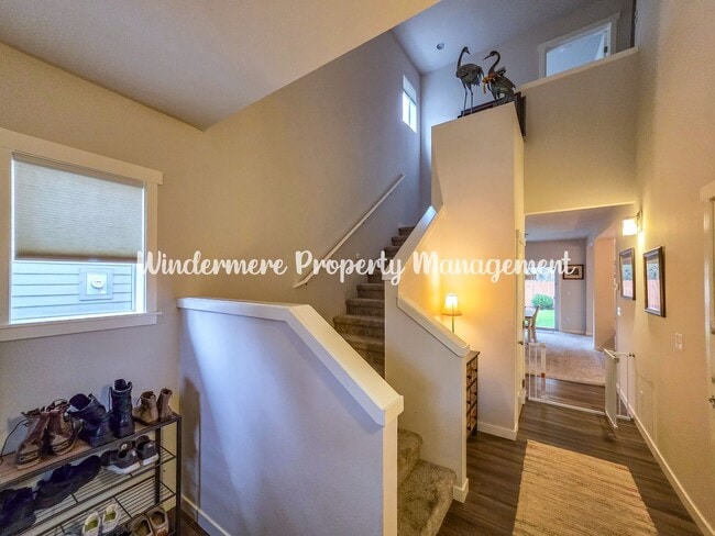 Building Photo - Gorgeous, Spacious 4 bed Home, CK Schools, LARGE fully fenced yard - A/C, close to trails and more!