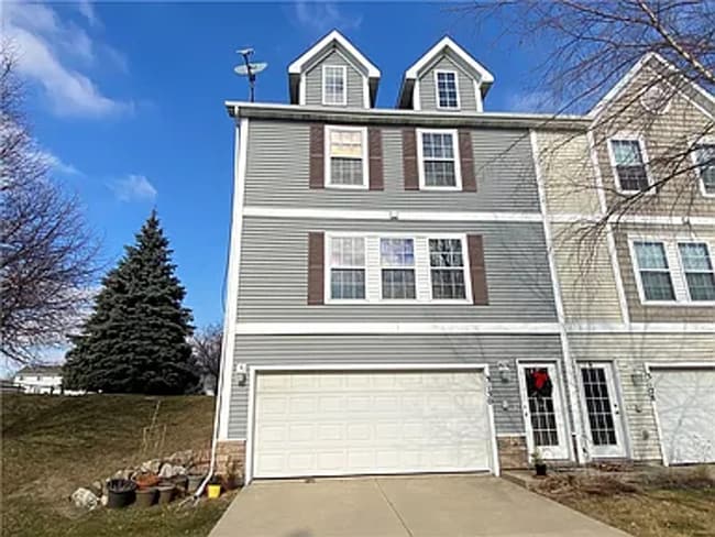 Building Photo - 3130 SW Sharmin Ln