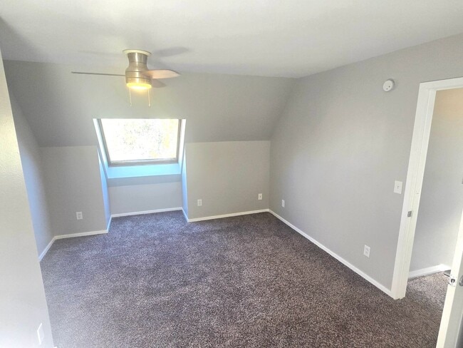 Building Photo - 3-bedroom, 2.5 bathroom home across the street from Twin Lakes