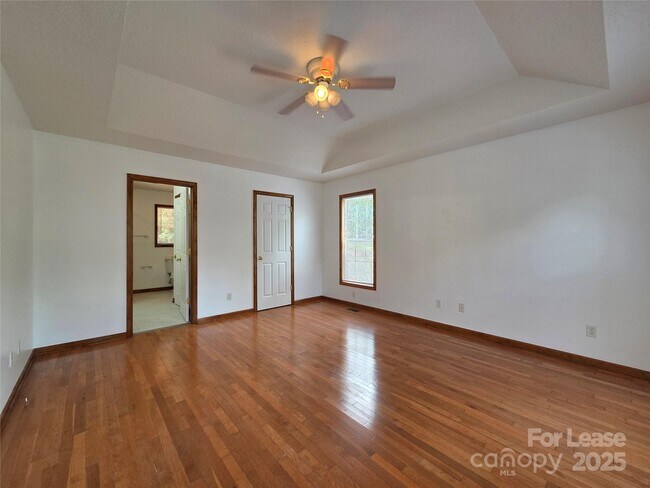 Building Photo - 4641 Hickory Grove Rd