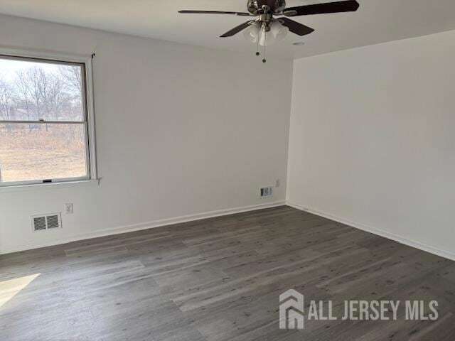 Building Photo - 173 Metlars Ln