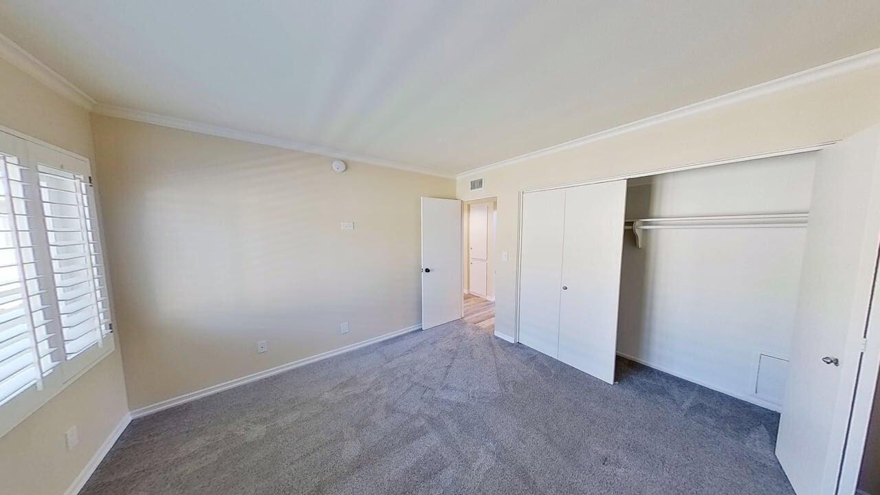 Building Photo - 4754 La Villa Marina