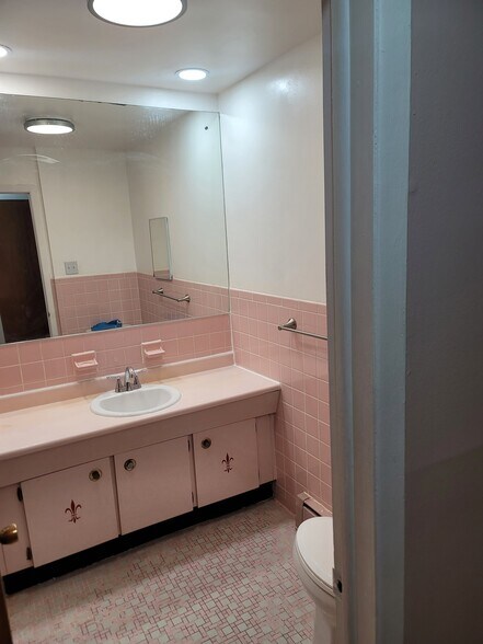 Building Photo - 270 Herbert Ave