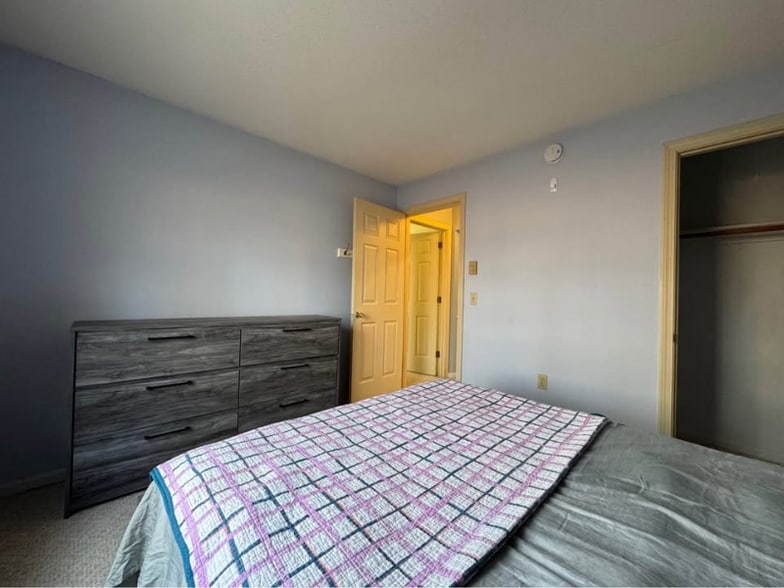 Building Photo - 26 Somerset