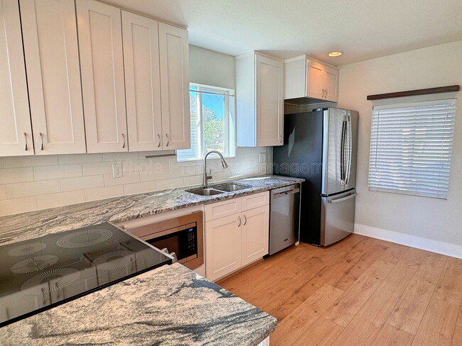 Building Photo - 4720 Elm Ct