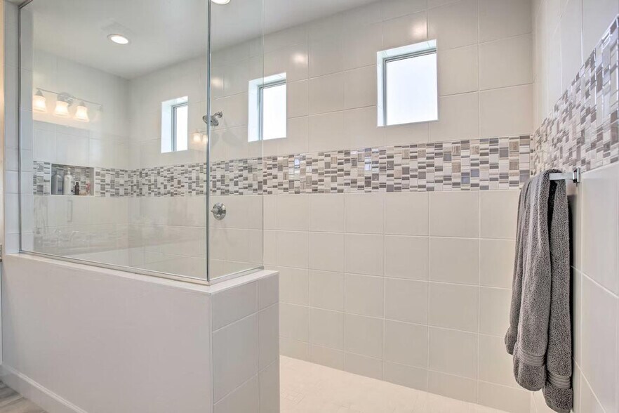 Building Photo - 16456 W Monterey Way