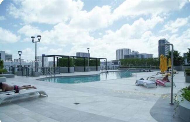 Building Photo - 501 NE 31st St