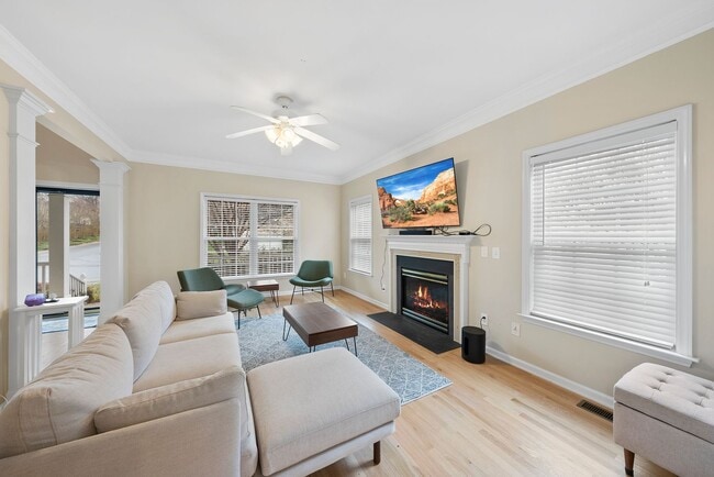 Building Photo - 9429 Shallcross Way