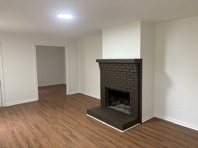 Building Photo - 2104 Split Rail Rd