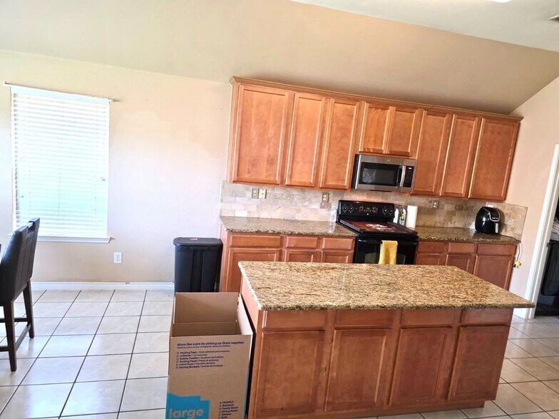 Building Photo - 9314 Water Bend Dr