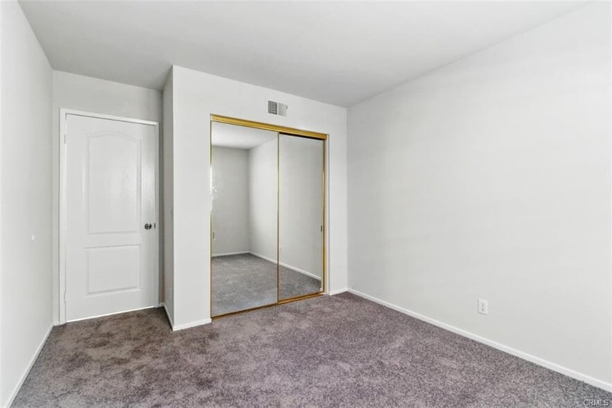 Building Photo - 1272 Avenida Roundelay