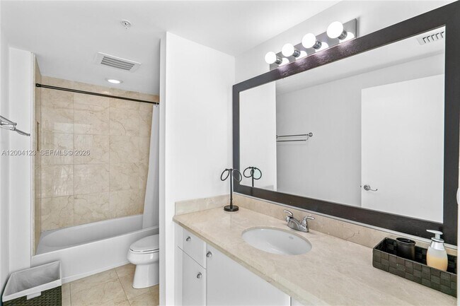 Building Photo - 19400 Turnberry Way