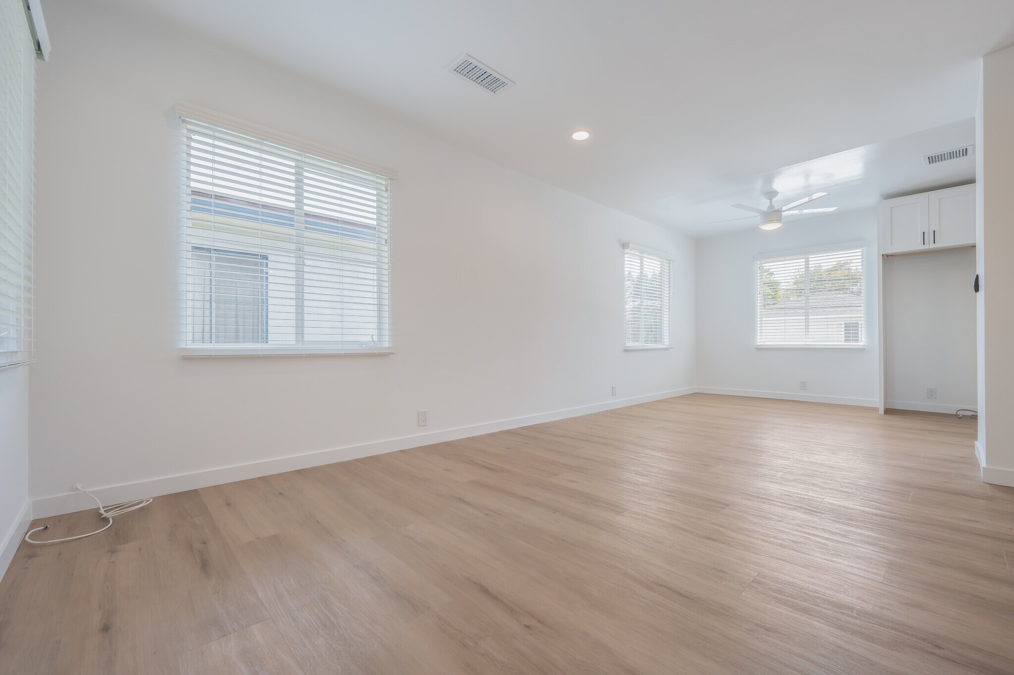 Building Photo - 3201 S Barrington Ave