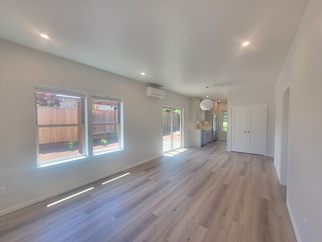 Building Photo - 395 S Mountain Ave