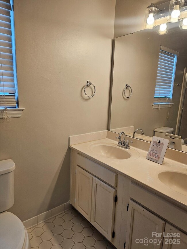 Building Photo - 9301 Chislehurst Rd