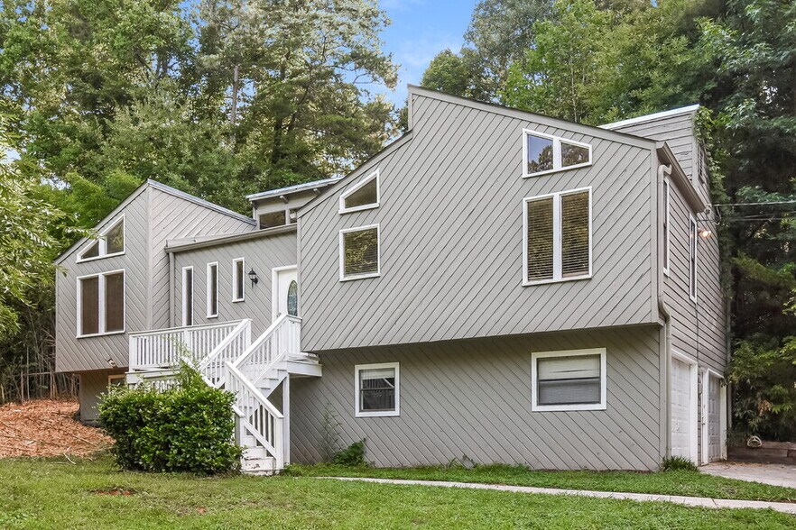 Primary Photo - 185 Castleair Ct NE