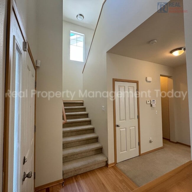 Building Photo - 3 Bedroom With Large Bonus Room!