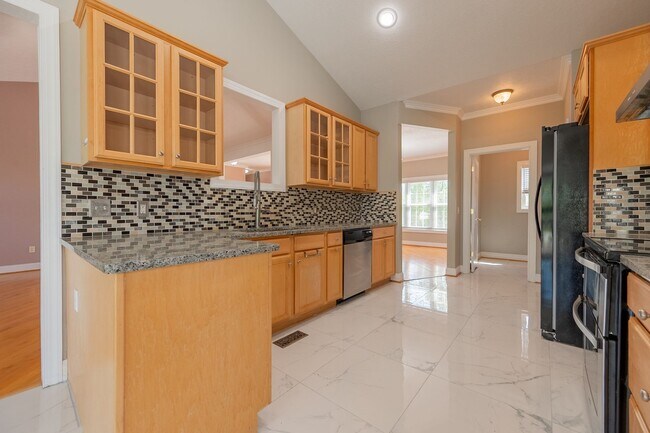 Building Photo - 1701 Stratford View Dr