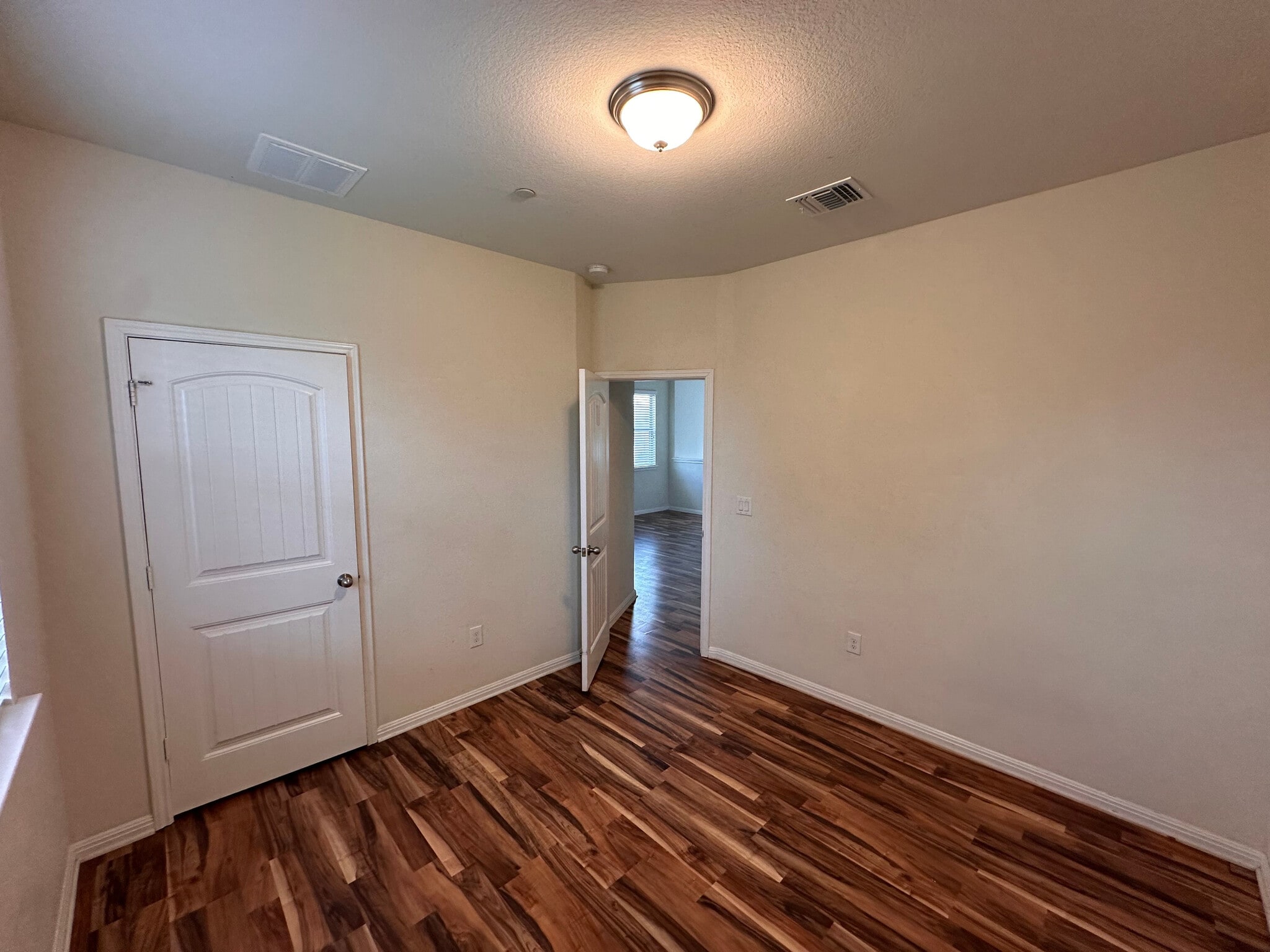 Building Photo - Room in Townhome on Zodiac Ln