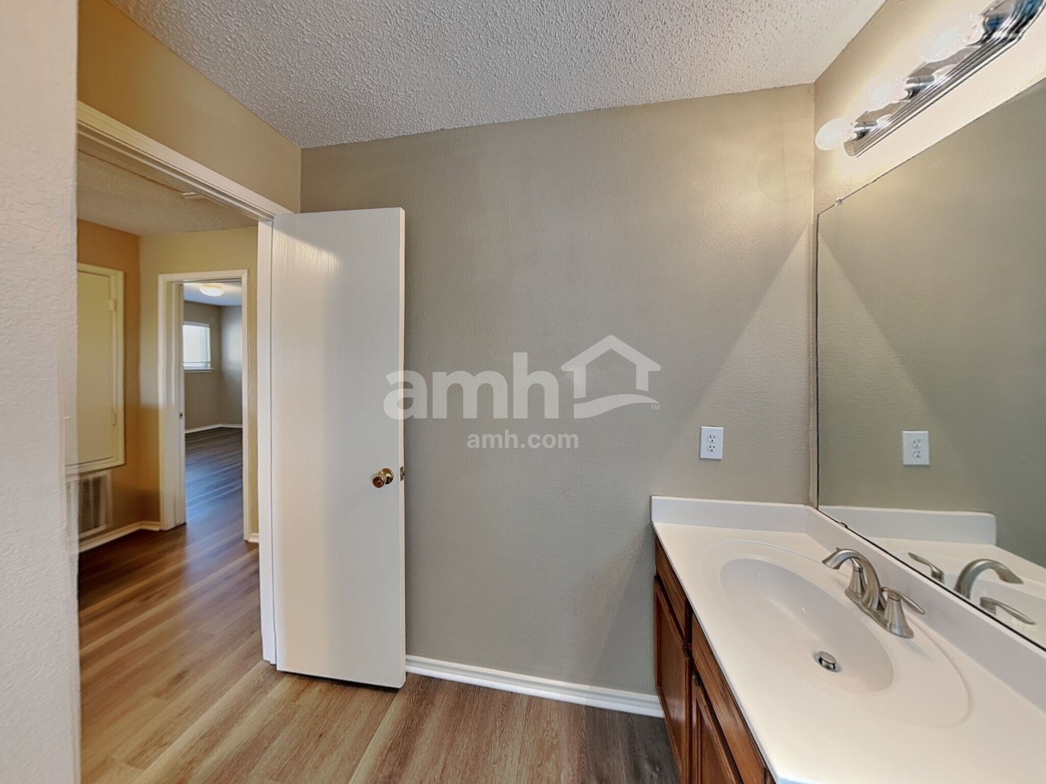 Building Photo - 321 Quail Run Rd