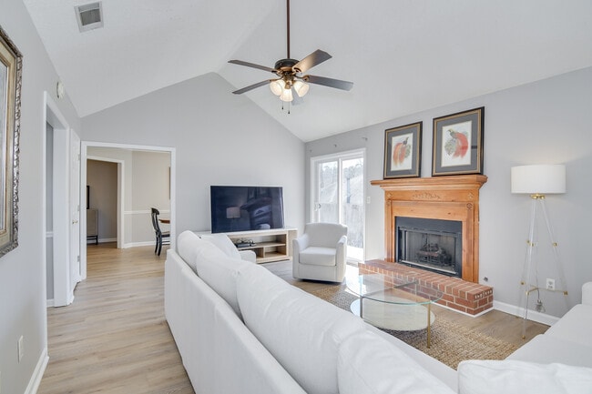 Building Photo - 662 Tara Ln