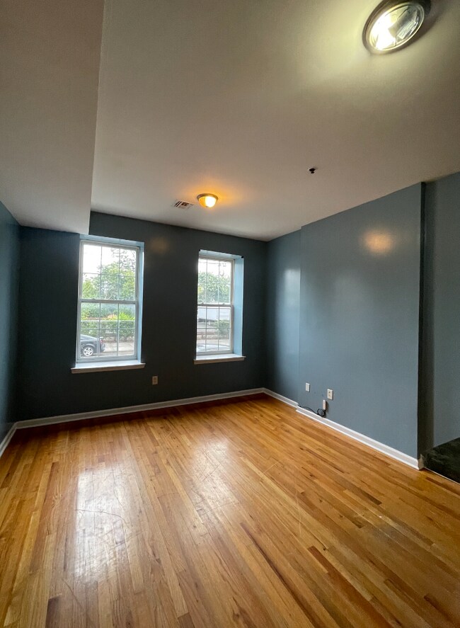 Building Photo - 420 S 17th St