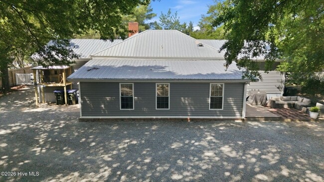 Building Photo - 1425 Central Dr