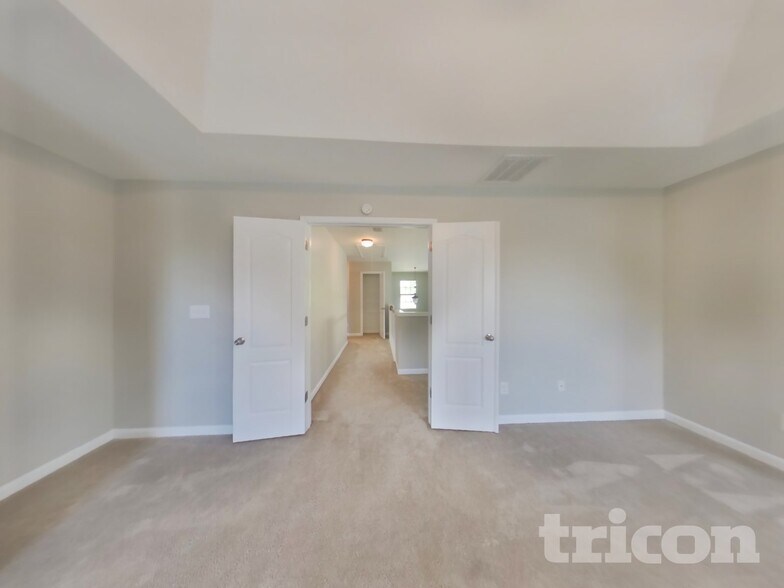 Building Photo - 4370 Rainer Dr