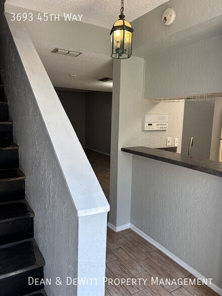 Building Photo - 2 Bed/1 Bath