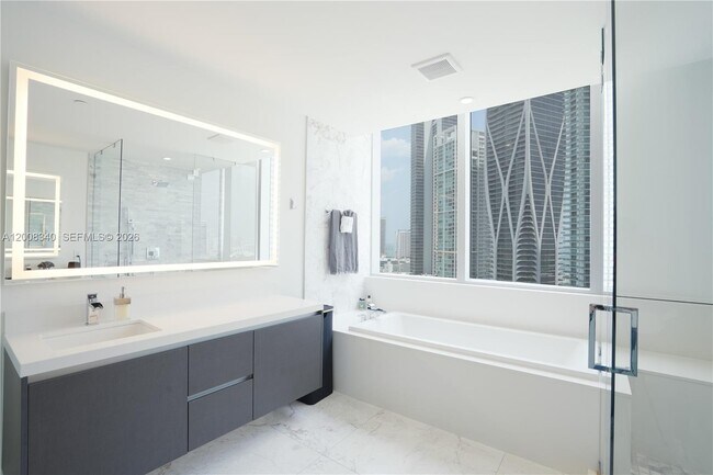 Building Photo - 851 NE 1st Ave