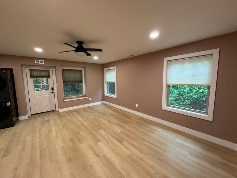 main area - 207 Usgewi Ct